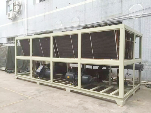 介绍下风冷螺杆式冷水机主要核心工作原理？